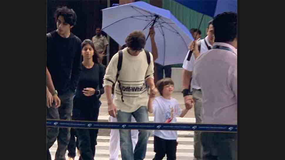 Shah Rukh Khan arrives in Maldives for family getaway — Pics