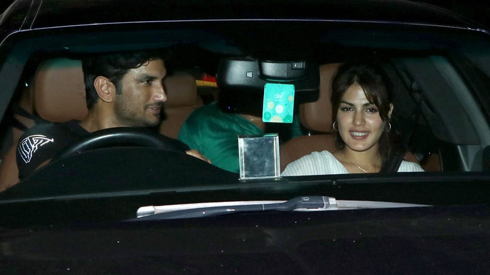 What&#039;s cooking between Sushant Singh Rajput and Rhea Chakraborty? See Photos