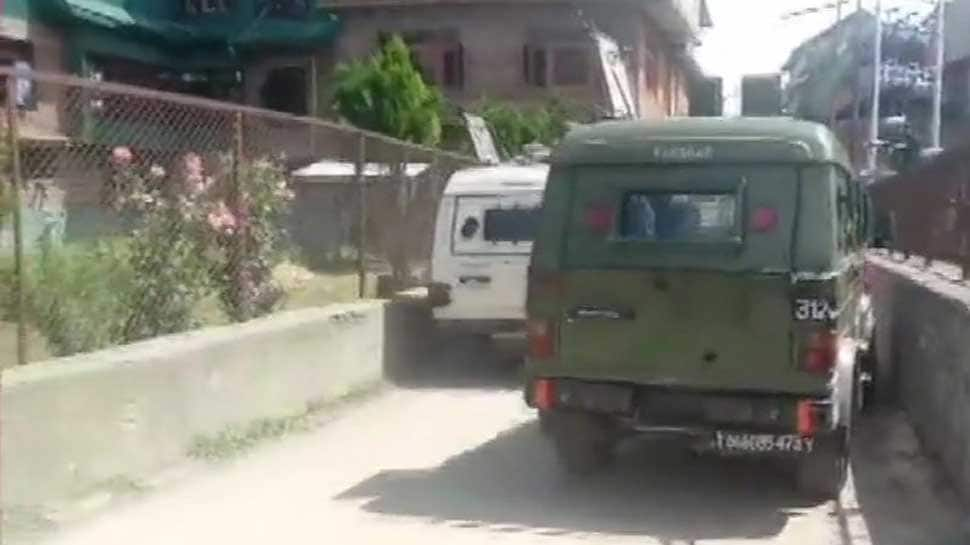 PSO of former J&amp;K CM Mehbooba Mufti&#039;s cousin shot dead in south Kashmir