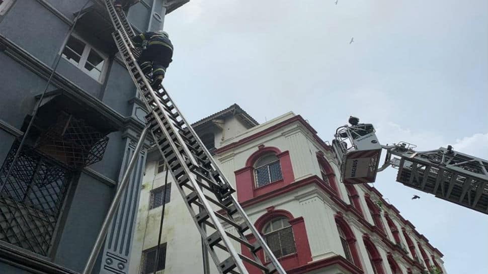 One dead in fire at 4-storey building near Mumbai&#039;s Taj Mahal Hotel