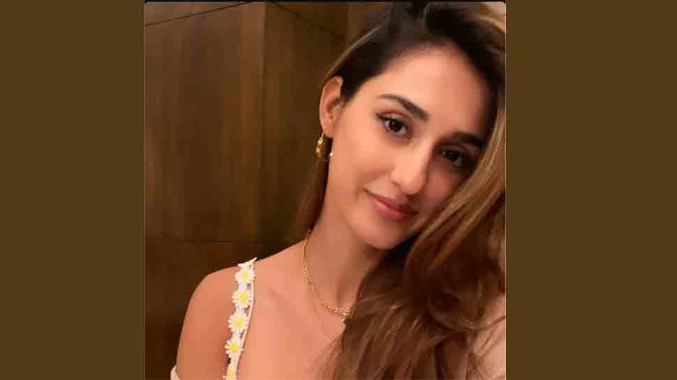 Disha Patani's latest selfie wins hearts on internet â Take a look