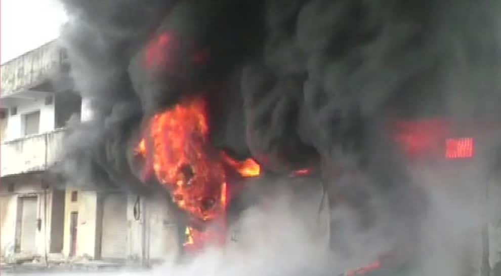 Massive fire breaks out in chemical godown in Maharashtra&#039;s Thane