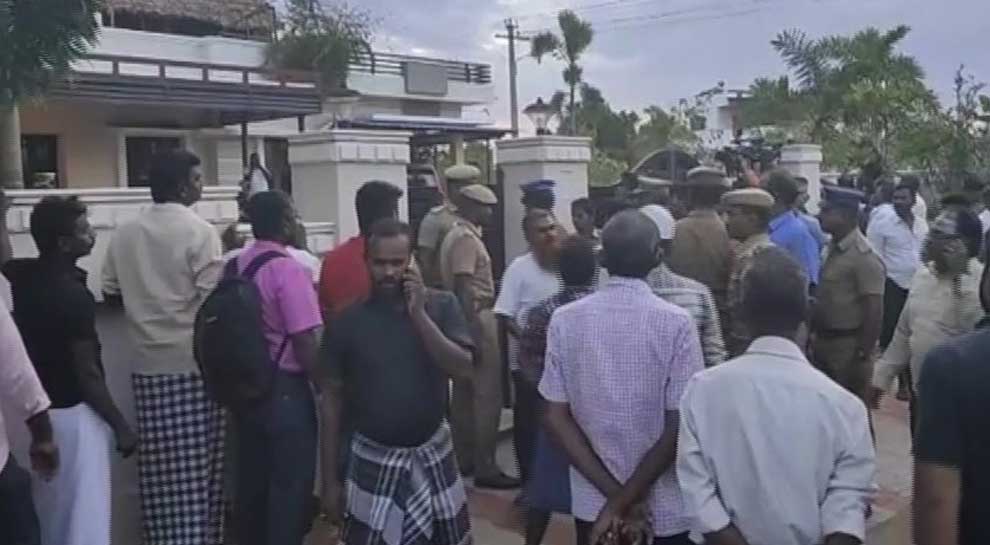 Former Tirunelveli Mayor and DMK leader Uma Maheshwari, husband, maid hacked to death in Tamil Nadu Former Tirunelveli Mayor and DMK leader Uma Maheshwari, husband, maid hacked to death in Tamil Nadu