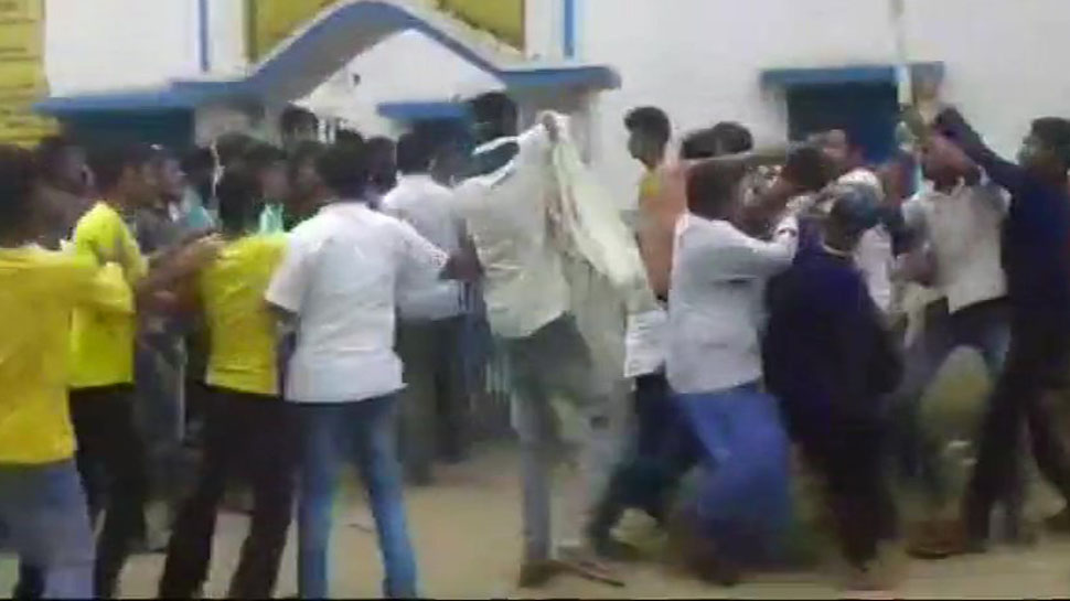 Trinamool Congress members beat up students for not saying ‘Mamata Banerjee Zindabad’ Trinamool Congress members beat up students for not saying ‘Mamata Banerjee Zindabad’