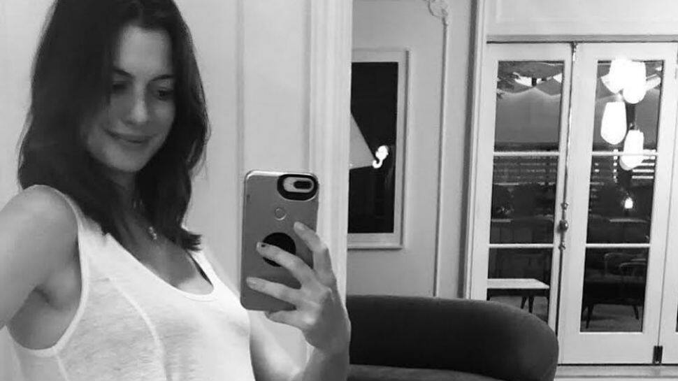 Anne Hathaway announces pregnancy