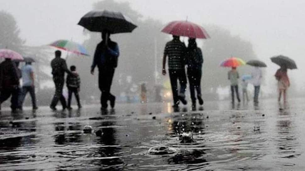  Rain lashes parts of Delhi, brings temperature down