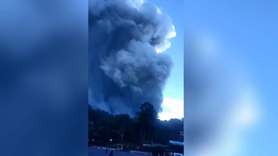 Volcano erupts from Indonesia&#039;s Mount Tangkuban Parahu