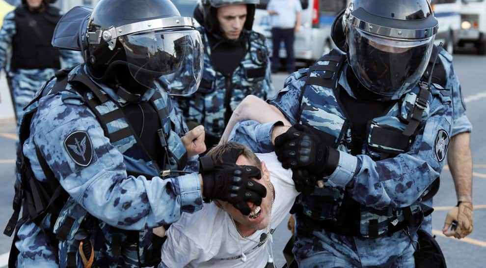 Russia detains more than 800 people in opposition crackdown