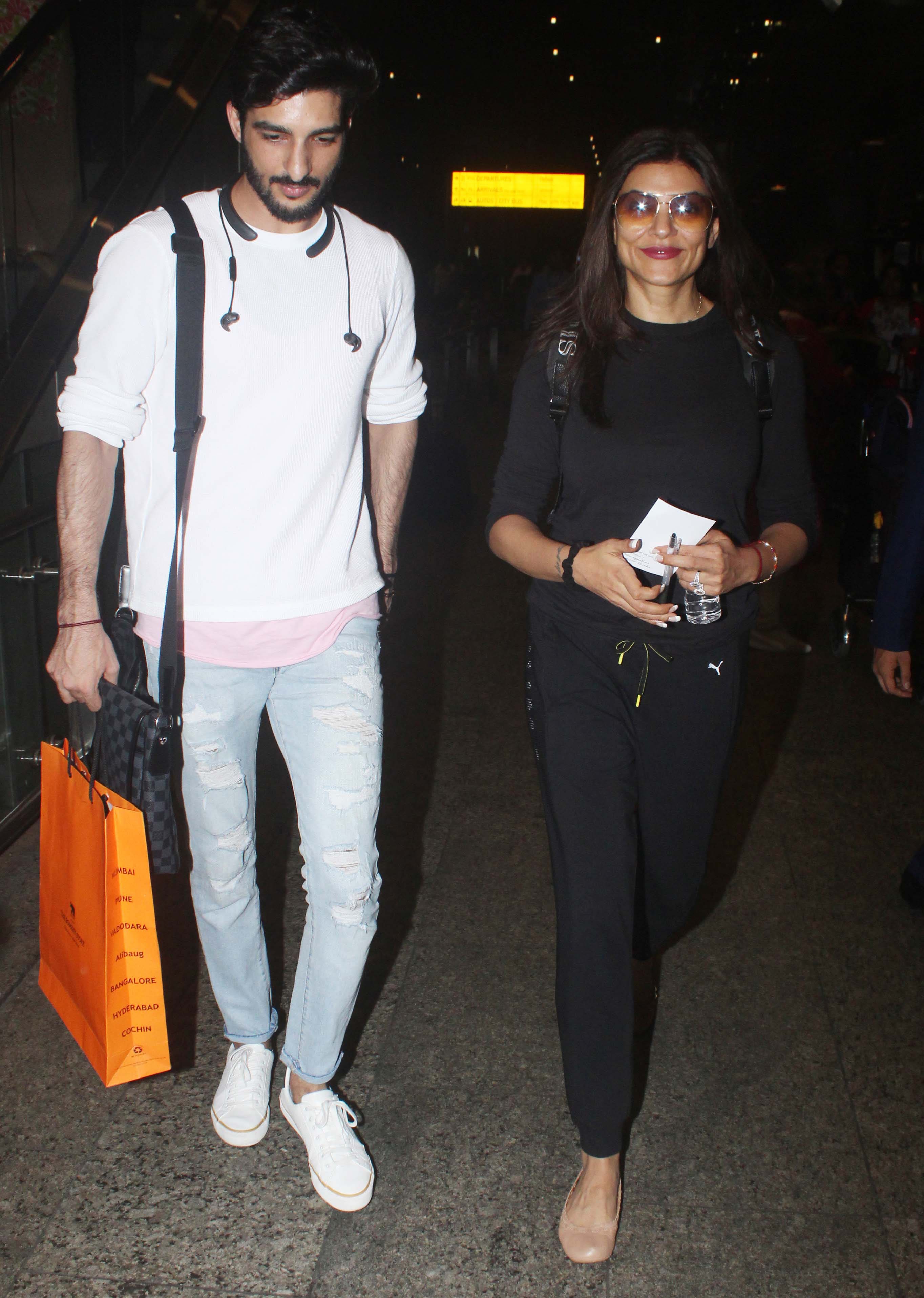 Photo Gallery: Sushmita Sen and boyfriend Rohman Shawl walk hand-in