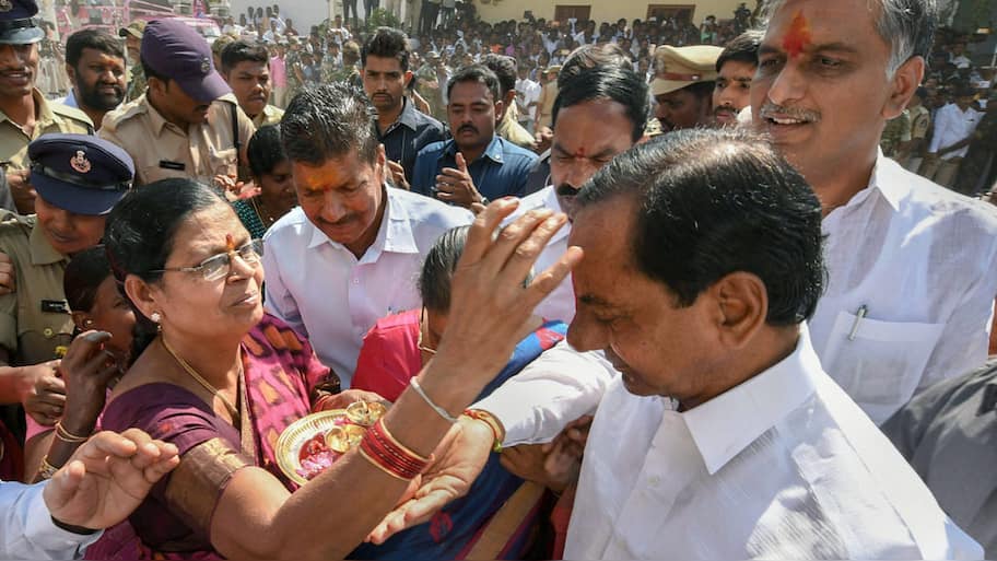 Telangana CM KCR plans massive yagna, to invite all chief ministers