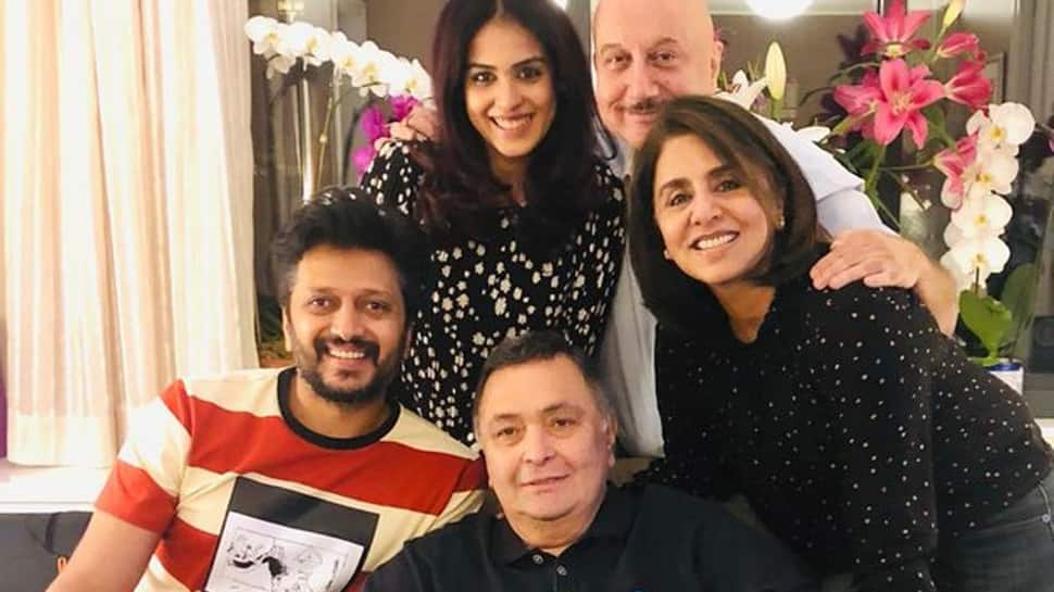 Rishi Kapoor happy to meet Riteish Deshmukh, Genelia and Anupam Kher in NYC—See pic