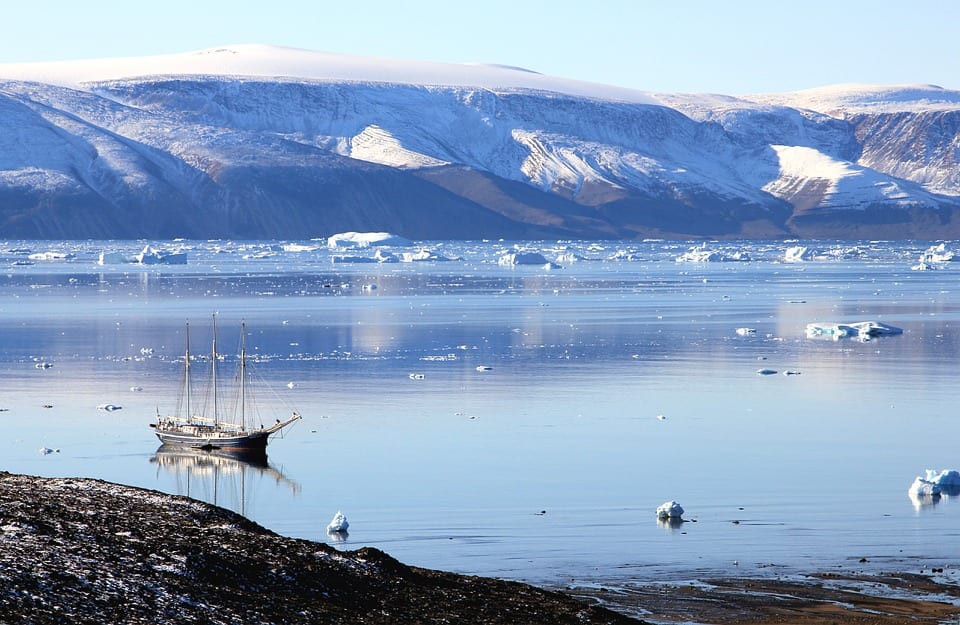 Greenland loses 11 billion tonnes of ice in one day