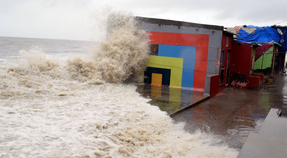 Mumbai rains: Seasons&#039; highest tide likely on Saturday, BMC asks citizens to stay off beach