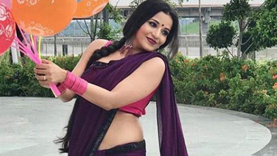 Monalisa is a sight to behold in a purple saree- See pic