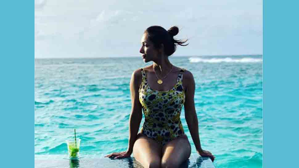 Malaika Arora sets temperature soaring in latest beach avatar — See photo