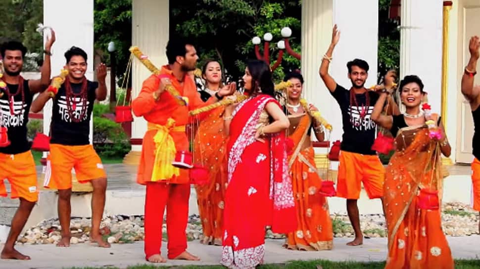 Watch Khesari Lal Yadav&#039;s latest Kanwar song &#039;Aage Chal Jal Mili&#039;!