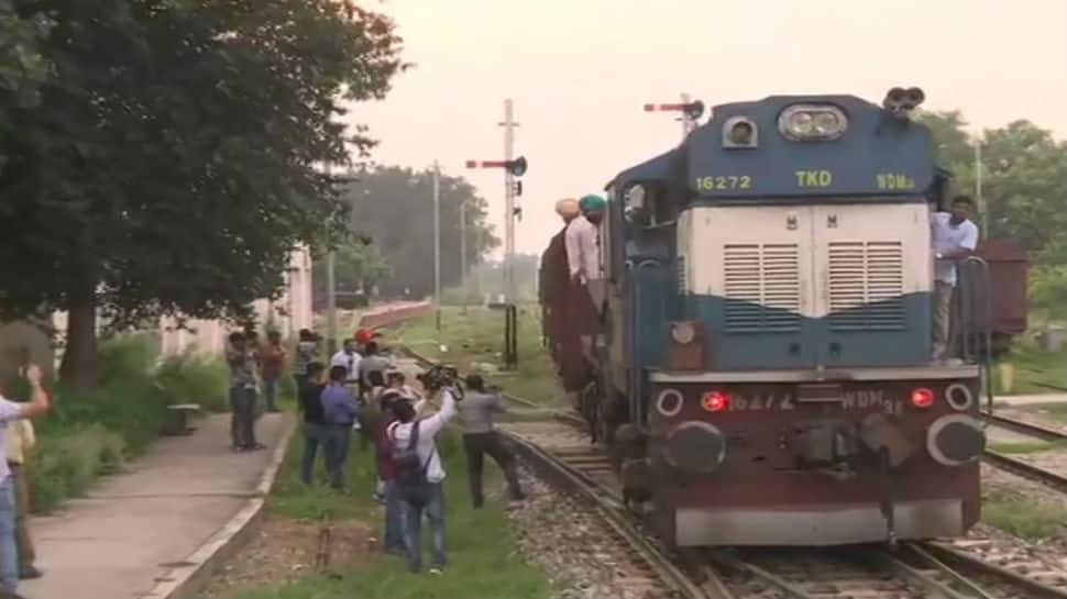 Stranded at Wagah, Samjahuta Express brought to Attari by Indian crew Stranded at Wagah, Samjahuta Express brought to Attari by Indian crew