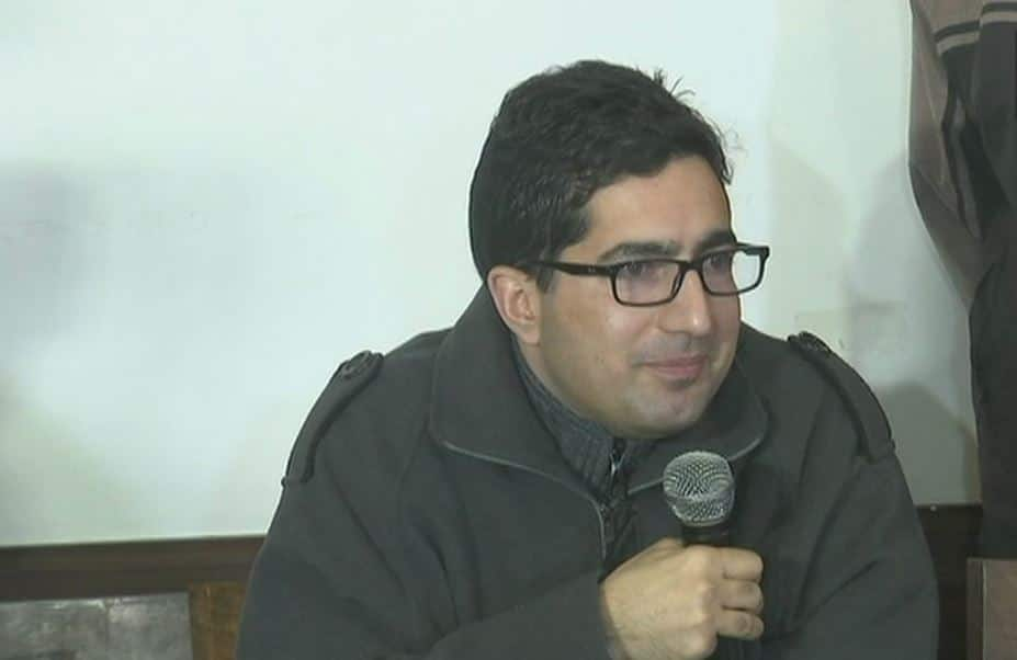 IAS officer-turned-politician Shah Faesal detained at Delhi airport before leaving India, put under house arrest in Srinagar