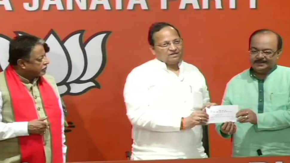 Sovan Chatterjee, TMC MLA and Mamata&#039;s close aide, joins BJP