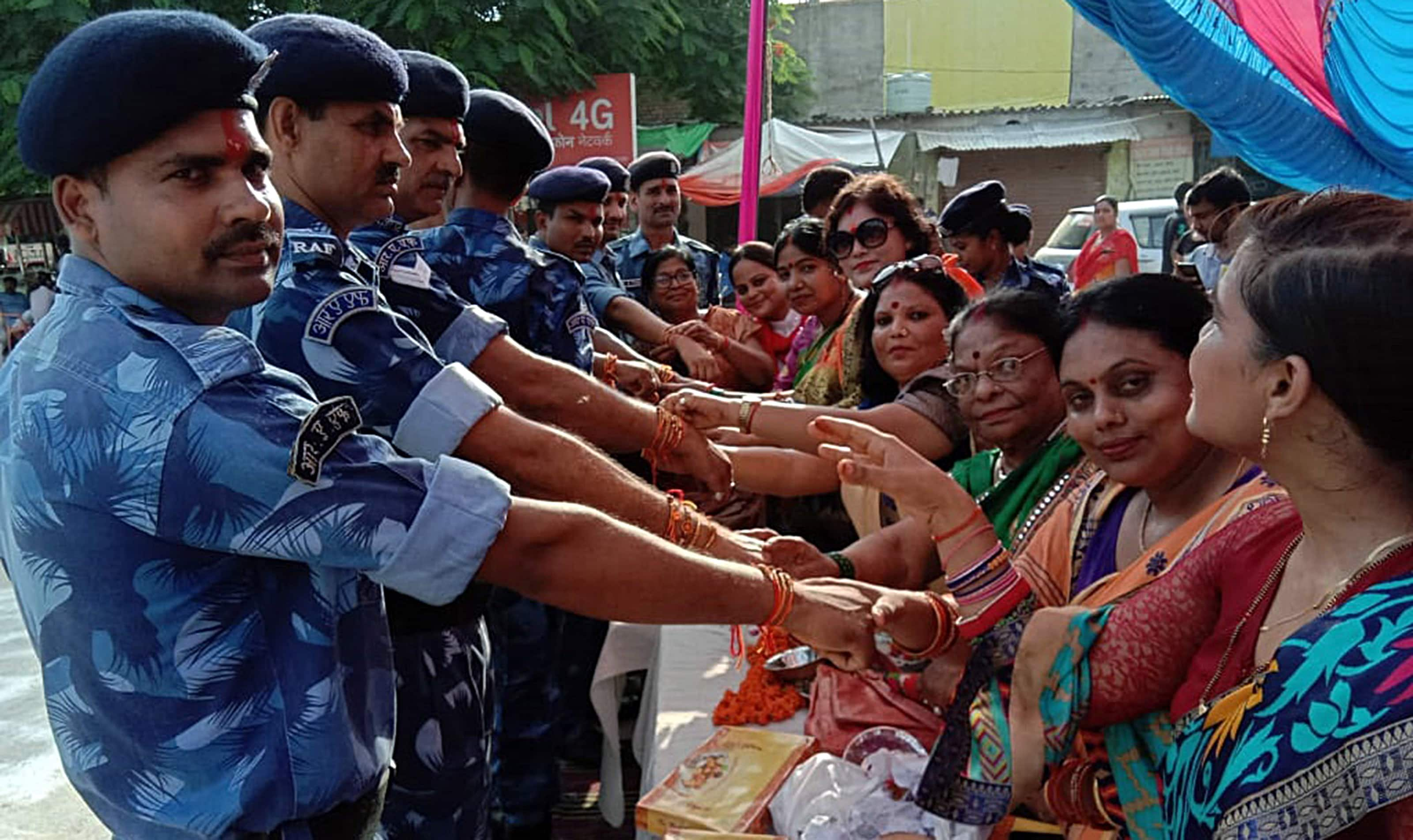 Photo Gallery Nation Celebrates Raksha Bandhan With Full Festive Fervour News Zee News 5574