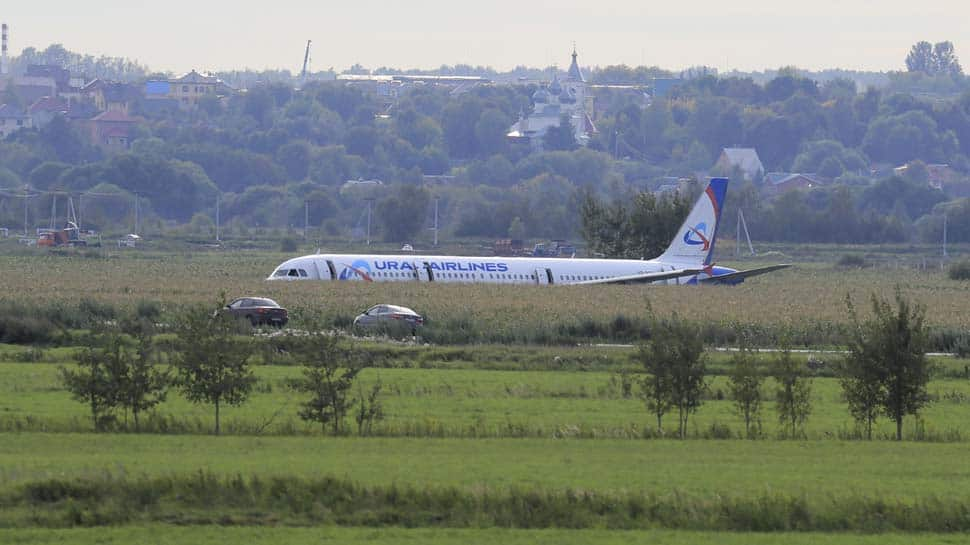 Russian pilots earn Kremlin&#039;s praise after landing plane in cornfield