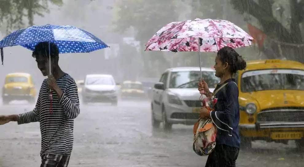 Rain lashes parts of Delhi-NCR, IMD forecasts heavy showers for next 24 hours