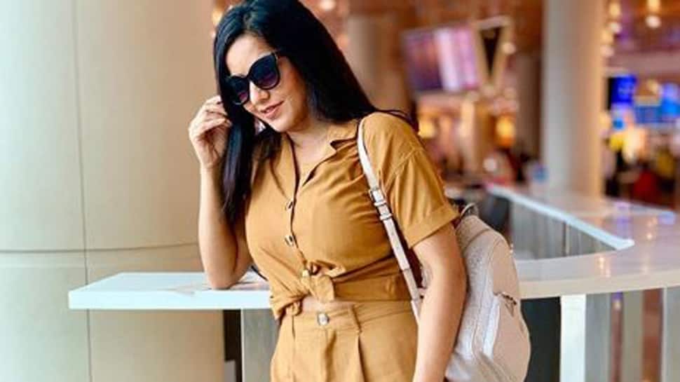 Monalisa jets off to Delhi in Khaki outfit- See pics