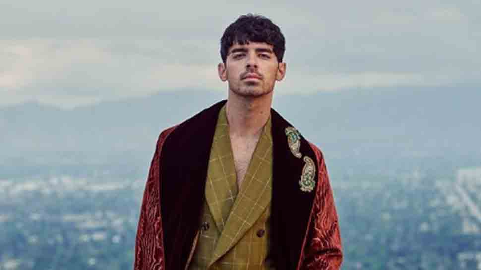 Joe Jonas rings in 30th birthday with Bond theme party