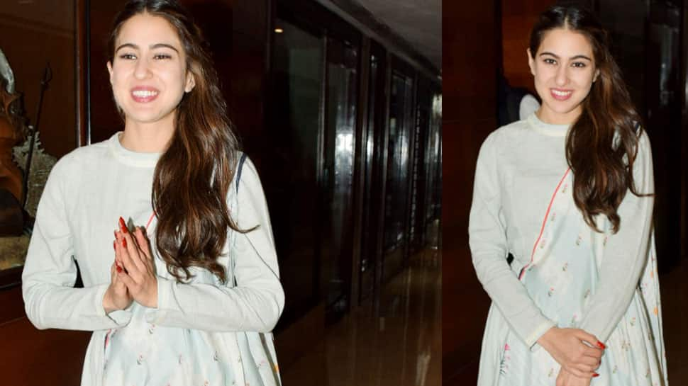 Sara Ali Khan woos social media by happily posing with kids at airport