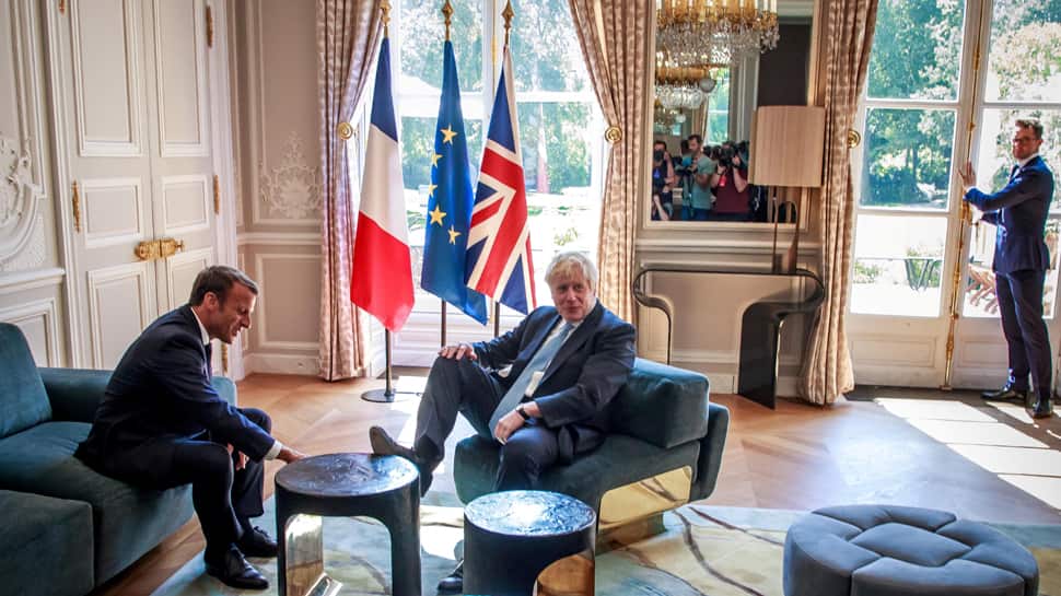 UK PM Boris Johnson puts his feet up in French President Macaron&#039;s palace