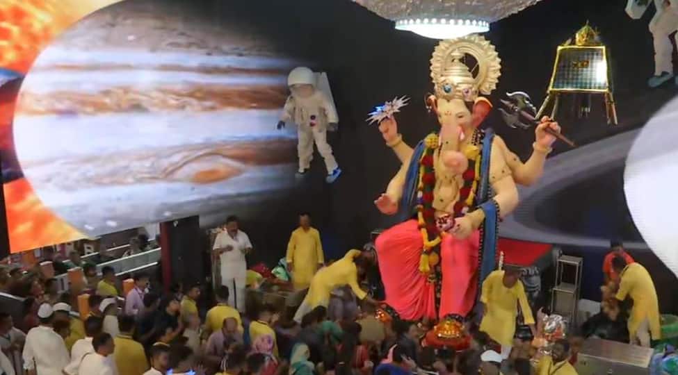 Ganesh Chaturthi 2019: Devotees throng pandals for Ganapati Darshan 