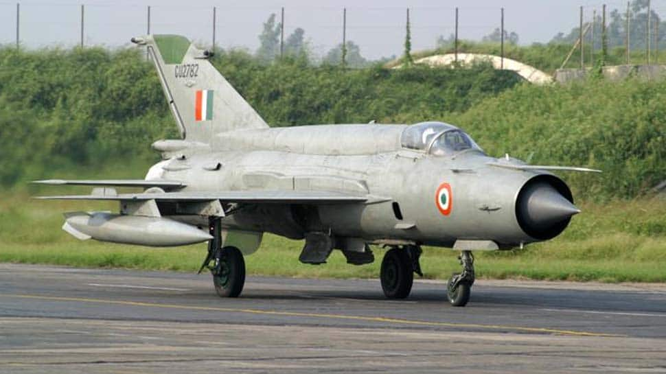 IAF Wing Commander Abhinandan Varthaman Flies MiG-21 With Air Chief ...