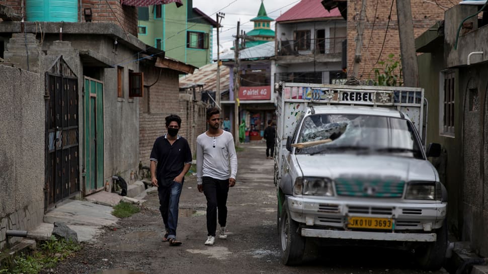 Army reaches out to J&amp;K youth: Don&#039;t pick up guns, strive for a bright future