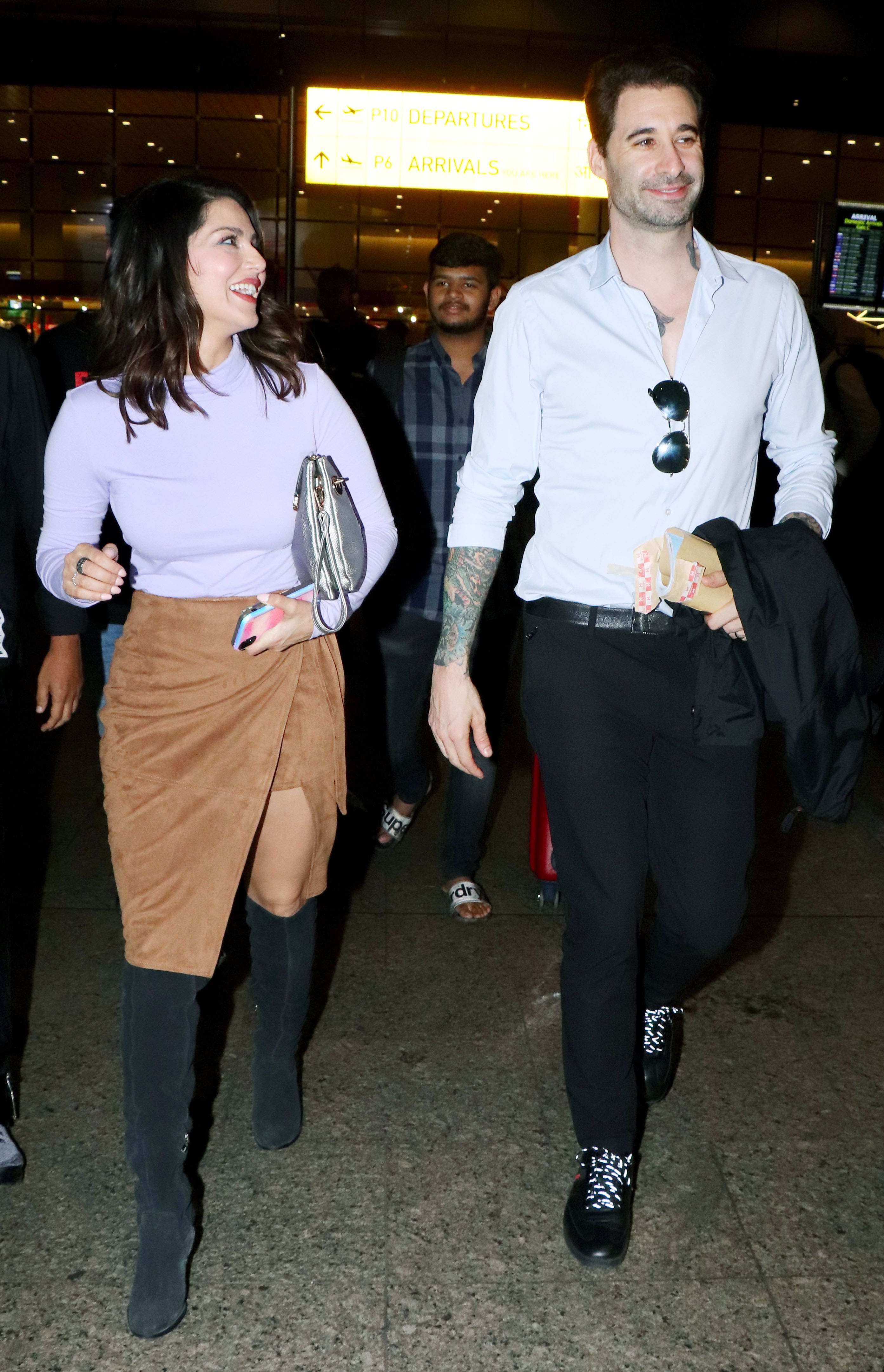 Photo Gallery Sunny Leone And Husband Daniel Weber Nail Airport Fashion News Zee News