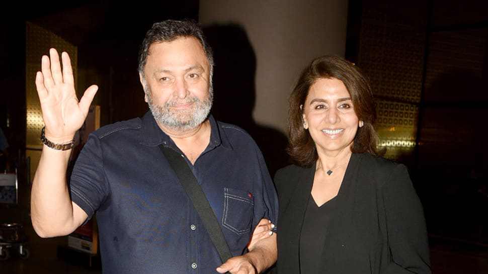 Rishi Kapoor is back to Mumbai hale and hearty, poses with wife Neetu Kapoor at airport'Photos