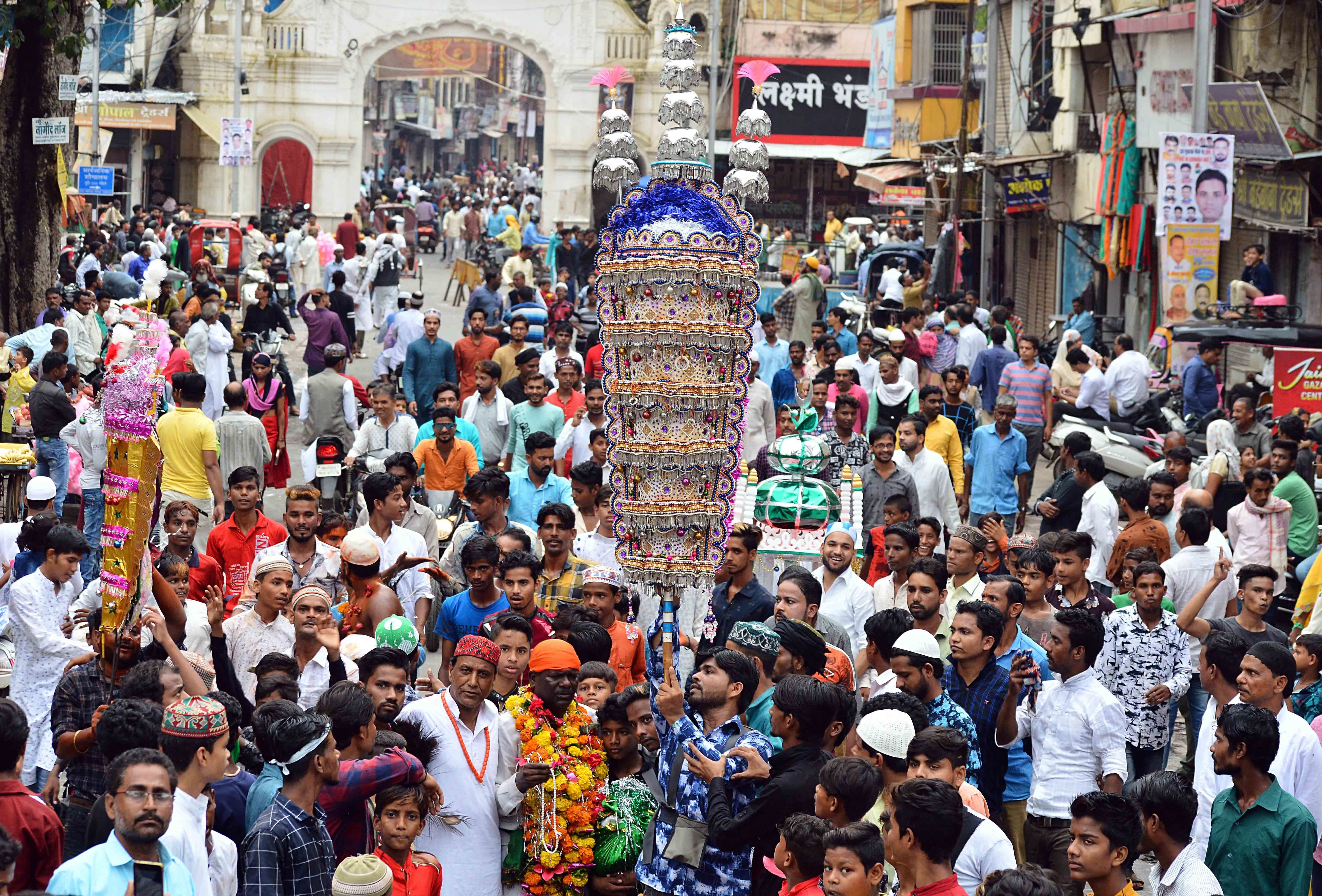 Photo Gallery Muslims take part in religious procession on 10th day of