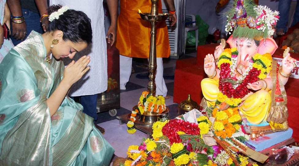 Kangana Ranaut visits Andhericha Raja for Ganpati darshan—Pics