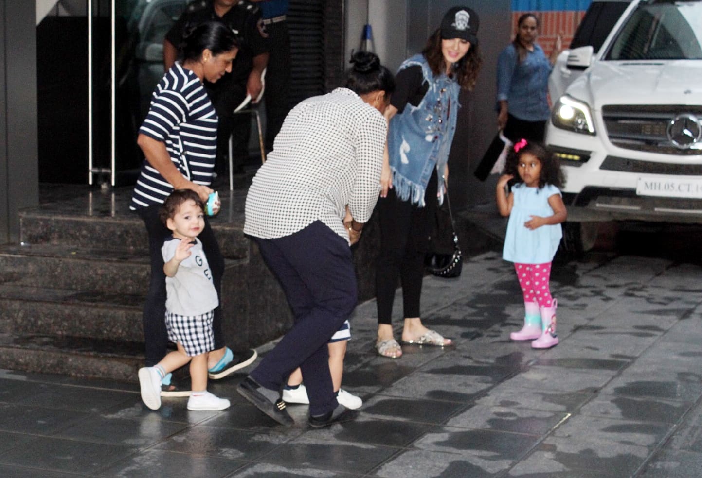 Sunny snapped with kids