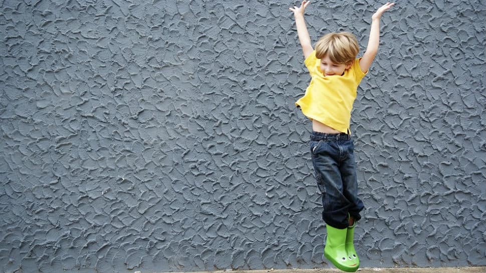 Heartwarming video of two toddlers running to hug each other gets whole lotta love on internet 