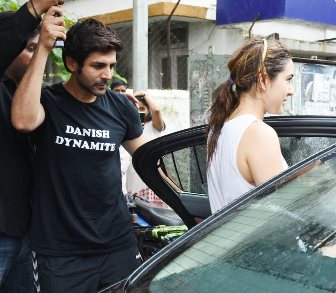 Sara Ali Khan spotted with alleged beau Kartik Aaryan