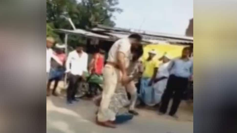 2 police officers suspended for thrashing man over alleged traffic violation