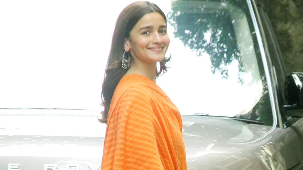 Alia Bhatt can&#039;t stop smiling outside Sanjay Leela Bhansali&#039;s office—Pics