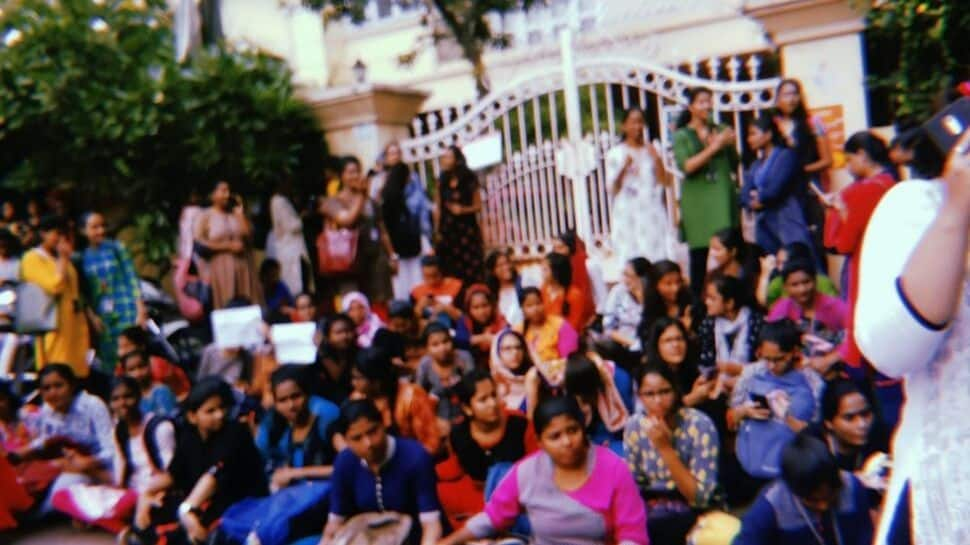 Girl students up in arms over Hyderabad college&#039;s dress code diktat