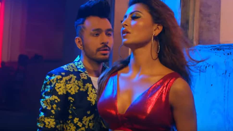 Urvashi Rautela&#039;s kickass dance moves in Tony Kakkar&#039;s &#039;Bijli Ki Taar&#039; song set YouTube on fire—Watch