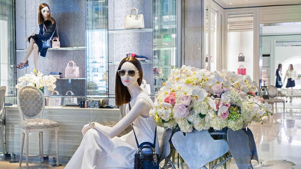 When in Beverly Hills, here's how you can shop like royalty!
