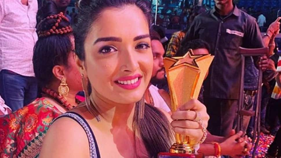 Bhojpuri Cine Awards 2019: Aamrapali Dubey wins best actress trophy—Pic