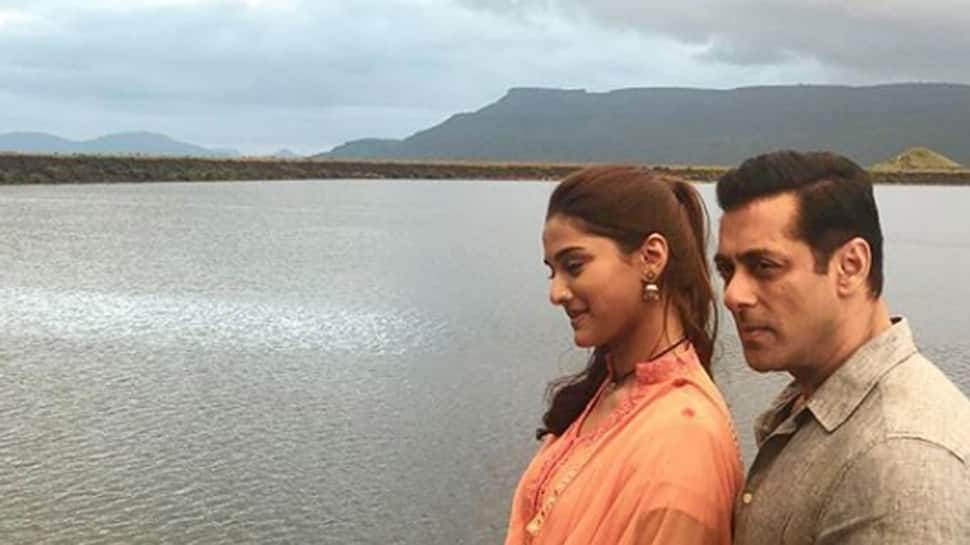 Salman Khan shares &#039;on location&#039; pic with Saiee Manjrekar