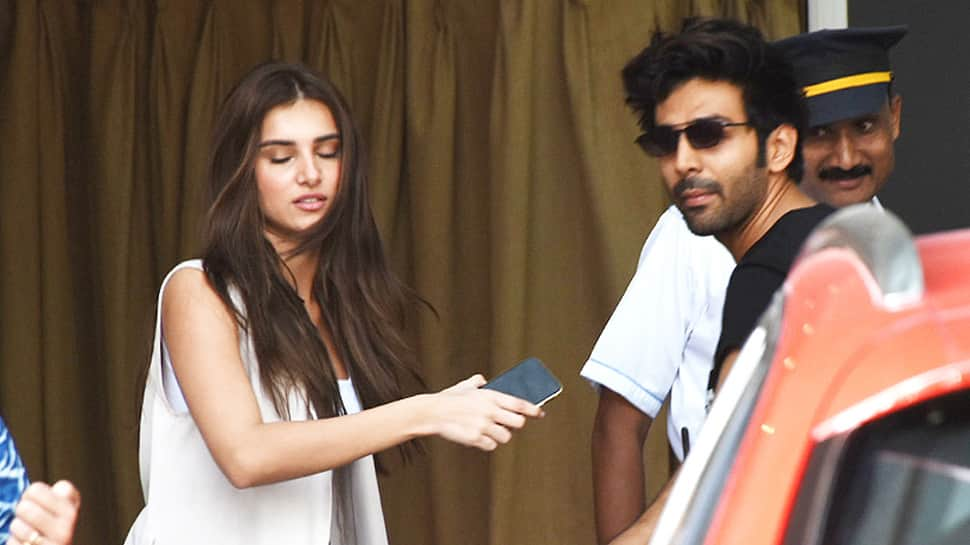 Kartik Aaryan spotted with Tara Sutaria and it&#039;s &#039;nobody&#039;s business&#039;—Photos