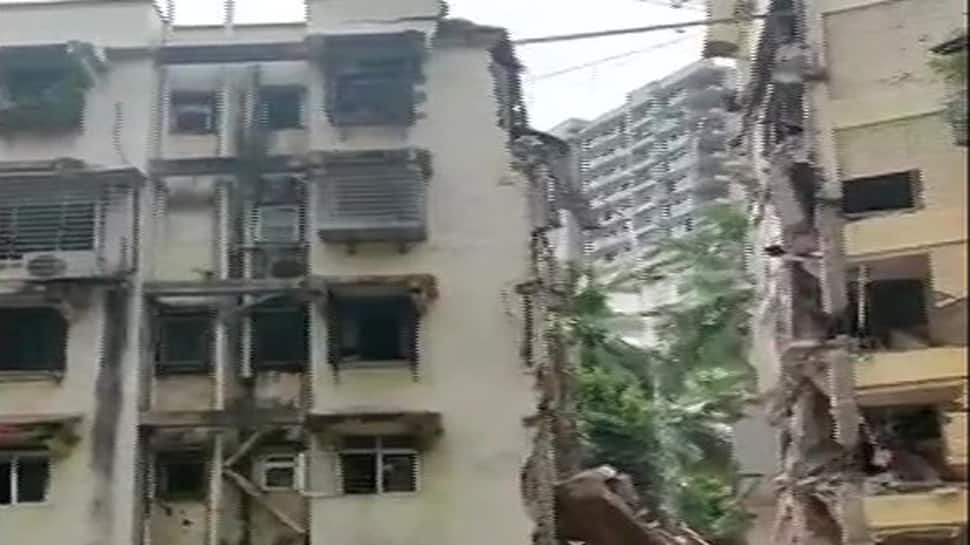 Portion of a building collapses in Mumbai&#039;s Khar; 2 watchmen, 1 girl feared trapped under debris