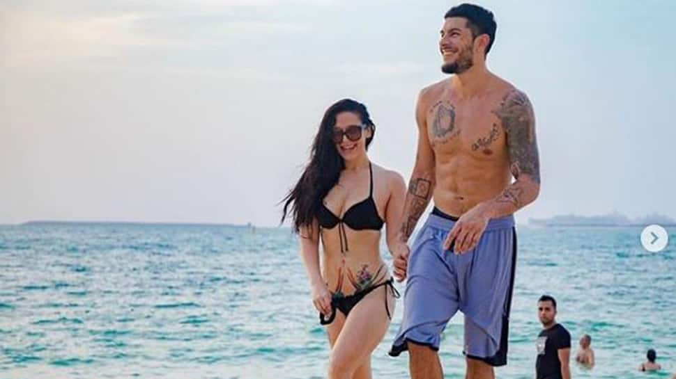 Krishna Shroff hits the beach in style with boyfriend Eban Hayms- See pics